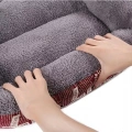 Útulný pelíšek pro psy Animal Grain Four Seasons - Velikost: M, 54×42×12 cm (černý)